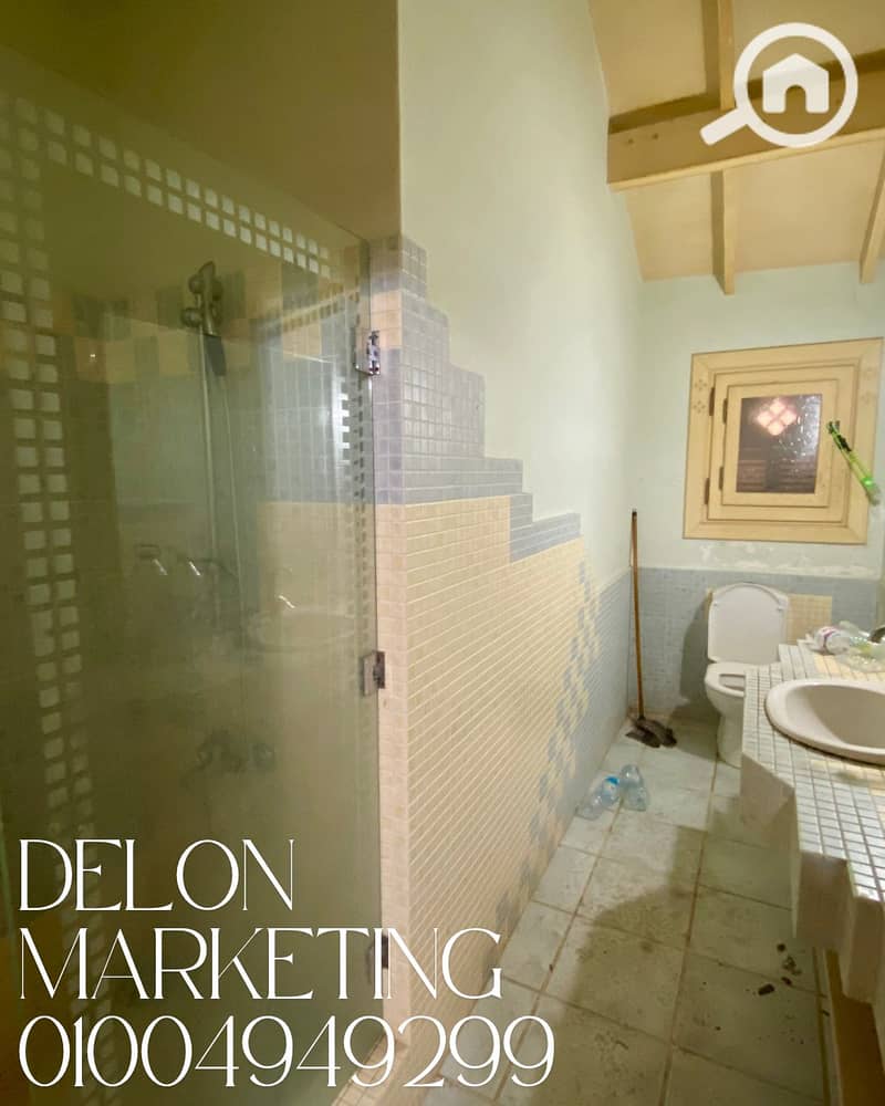 18 Clean Vintage Photo Collage Fall Fashion Instagram Post. png