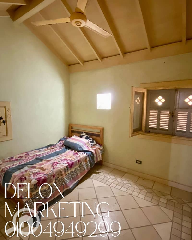 20 Clean Vintage Photo Collage Fall Fashion Instagram Post - 1. png