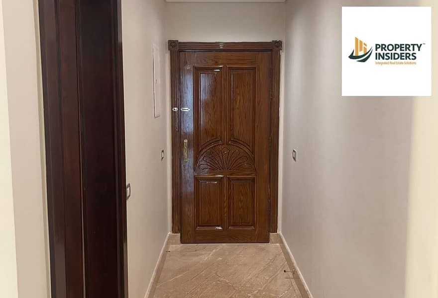 12 e5c82fba-8b36-480e-896c-6a805860b820. jpg