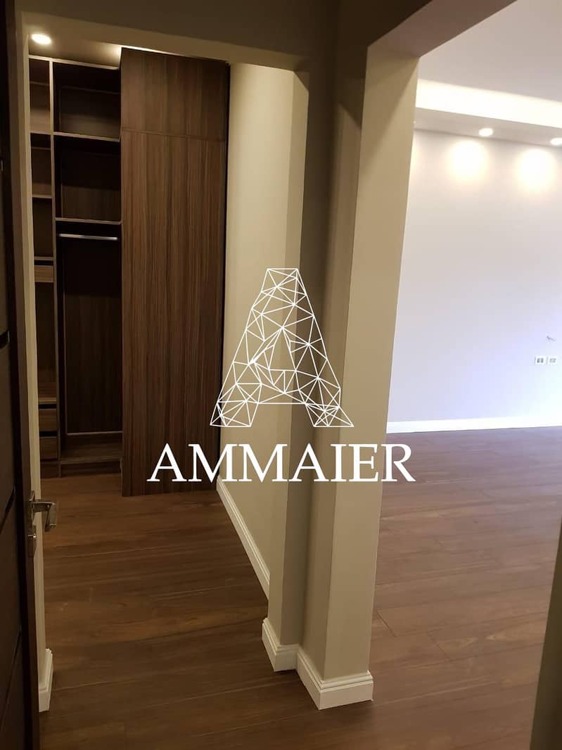 10 055975ae-fa5e-4d13-b936-5cfd4fb5f992. jpg