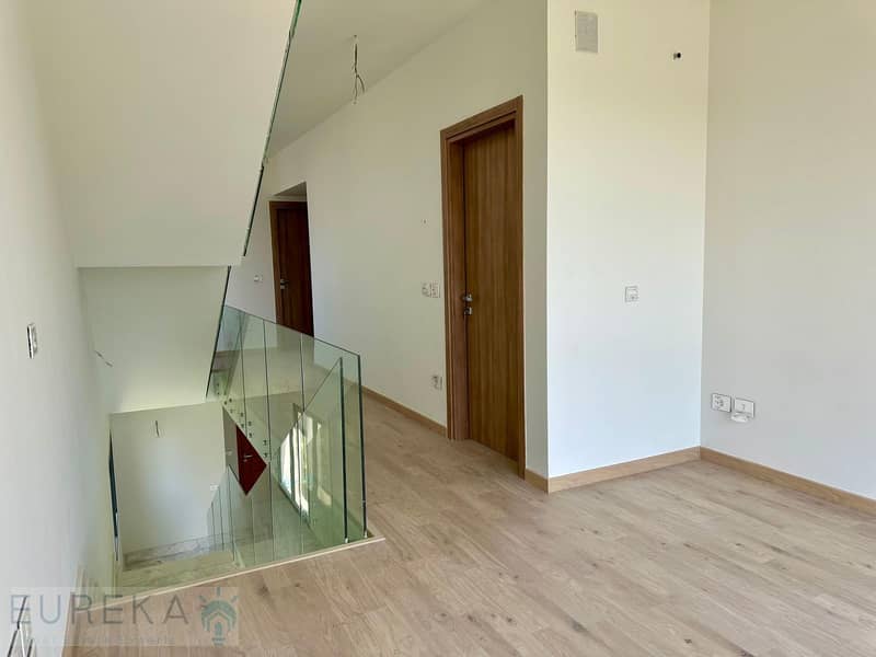 4 PHOTO-2025-12-01-16-29-39 (2). jpg