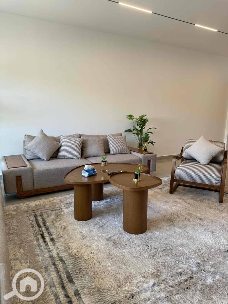 22 9738a603-01ad-469d-b1a9-e9312d93a3f2. jpg