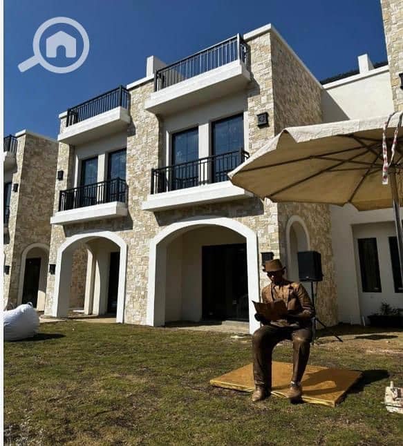 7 8f03bffc-f173-47dd-8eb8-c884112c4712. jpg