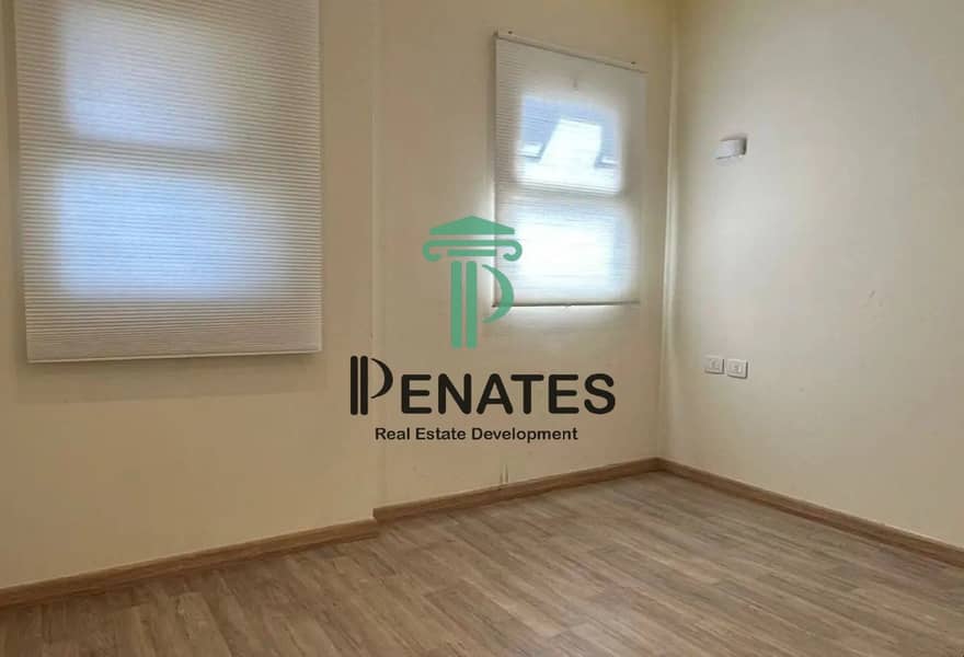 11 8349172-09c3co (Copy). jpg