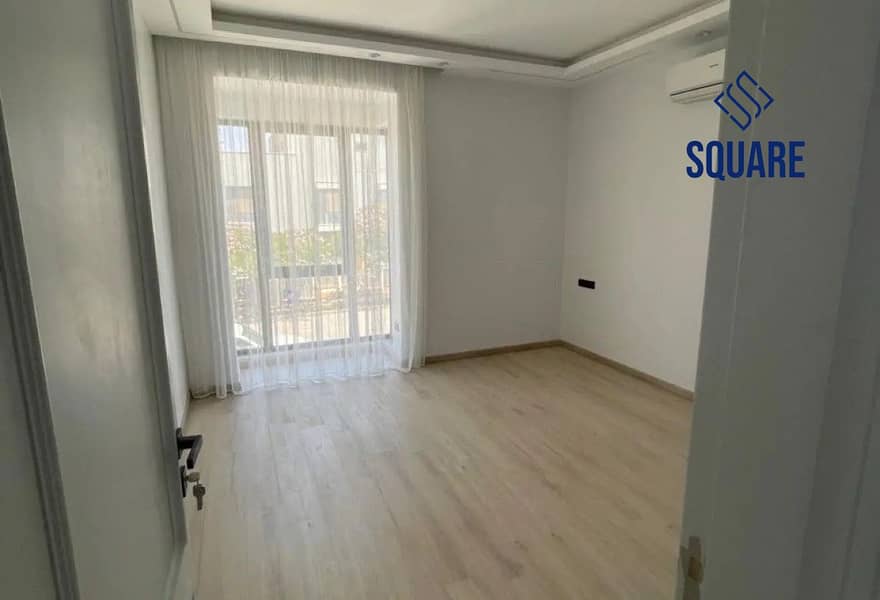 7 d47145a7-2f16-4695-bc4e-cc7f0d9a57aa. jpg