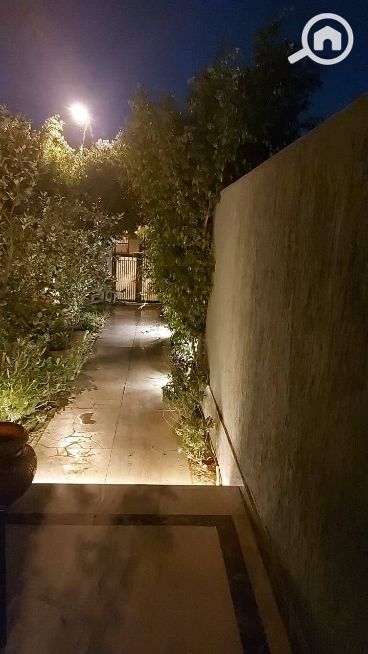 20 f9138f8b-7414-467d-97a2-6b48cbdf9ec2. jpeg