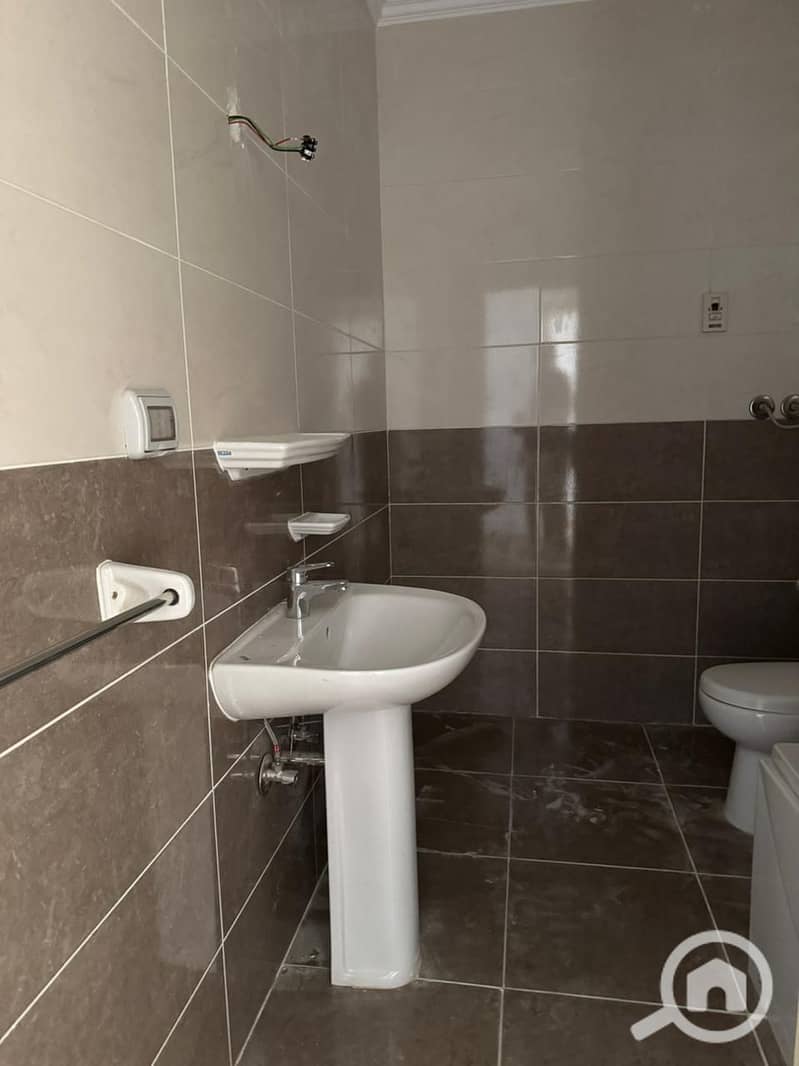 10 WhatsApp Image 2025-08-27 at 6.45. 06 PM. jpeg