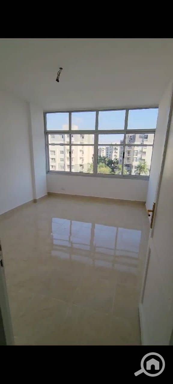 14 e0707be4-e35b-4a2c-b4c3-d0eab9ec6bb5. jpeg