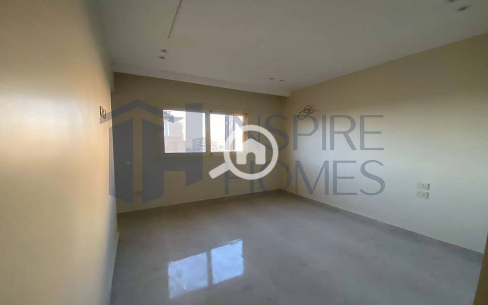 10 WhatsApp Image 2025-12-01 at 13.57. 15 (2). jpg