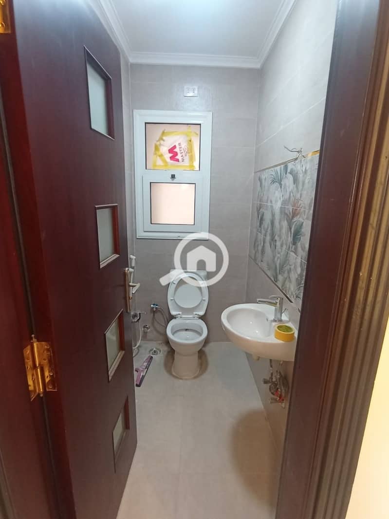 9 c4a42d72-dc3c-491e-93f7-04f1b51e7a3c. jpeg