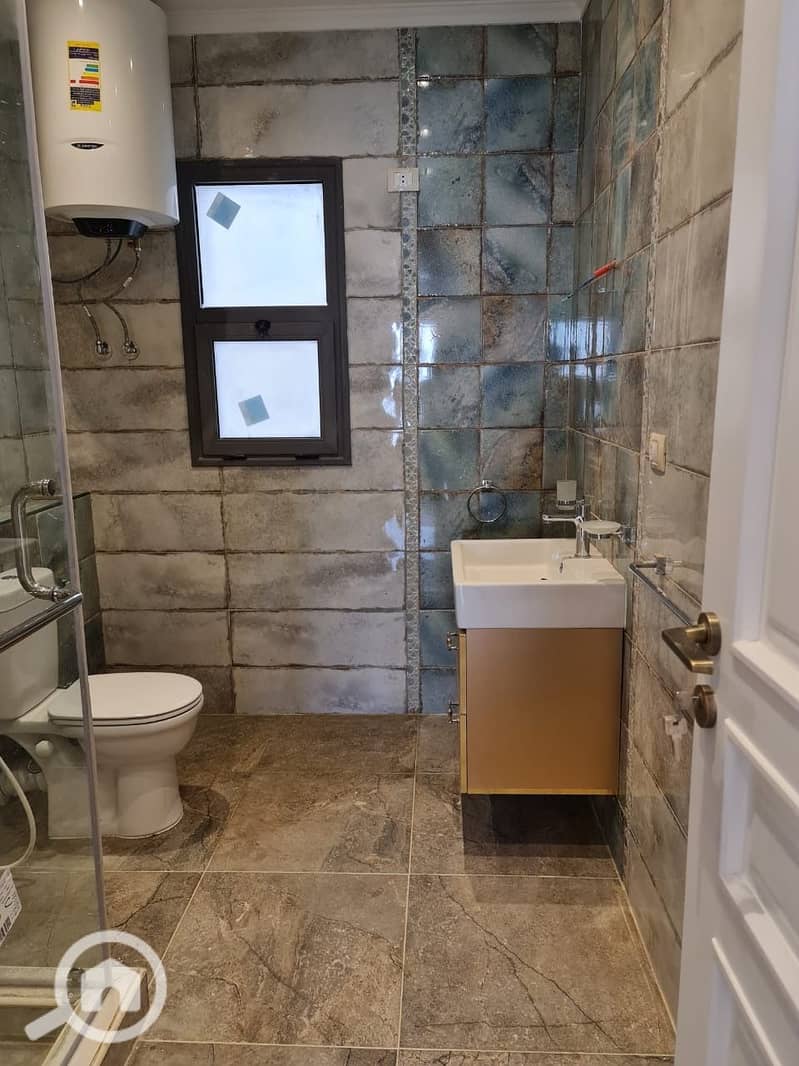 12 790c78de-9948-45e7-90b2-49311651bee6. jpeg