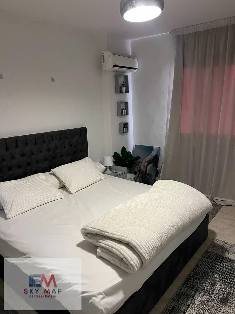 9 b95dc52c-f1d8-4ea0-bb56-a1a8ae88a148. jpg