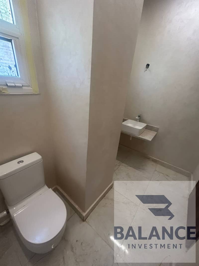 10 740f857c-62a0-4c04-822b-cc1f5841cd46. jpg