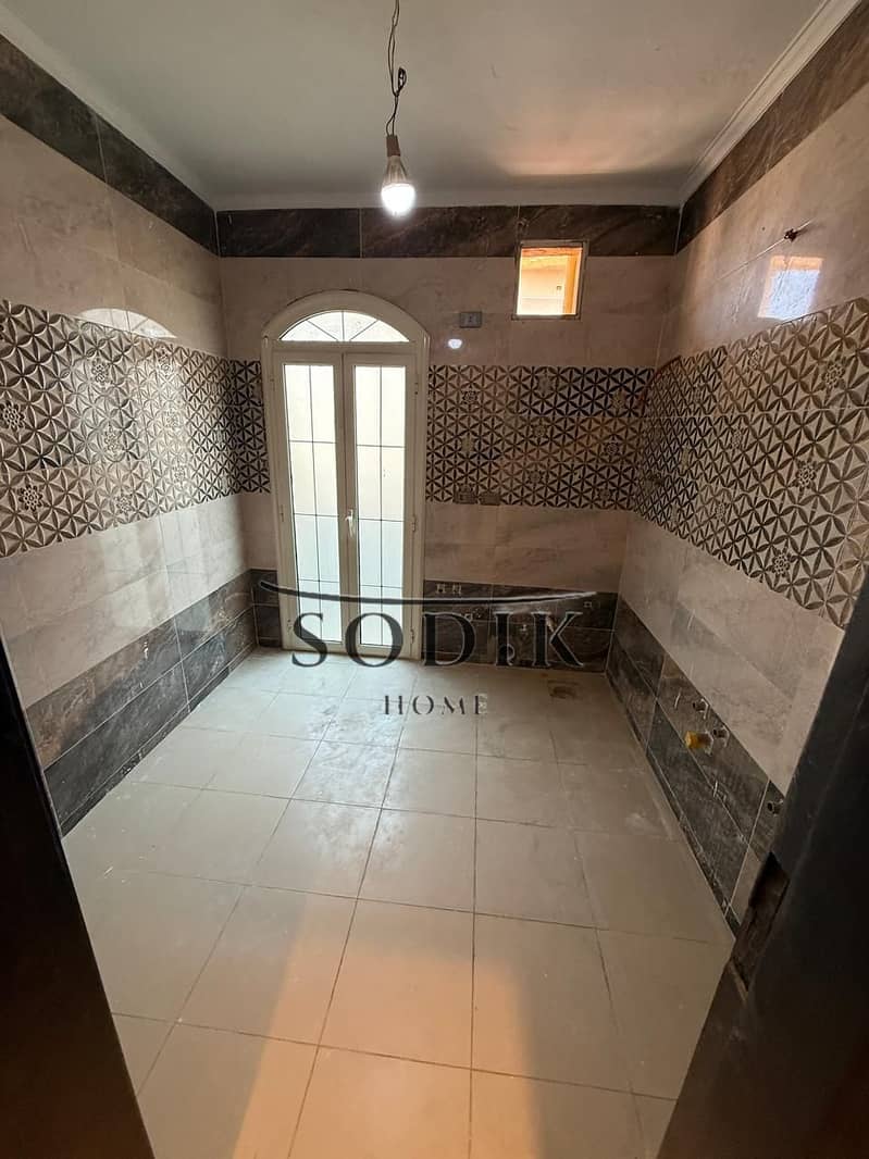 8 e91ce3cf-11e9-419c-aaae-47a06f1d5560. jpg