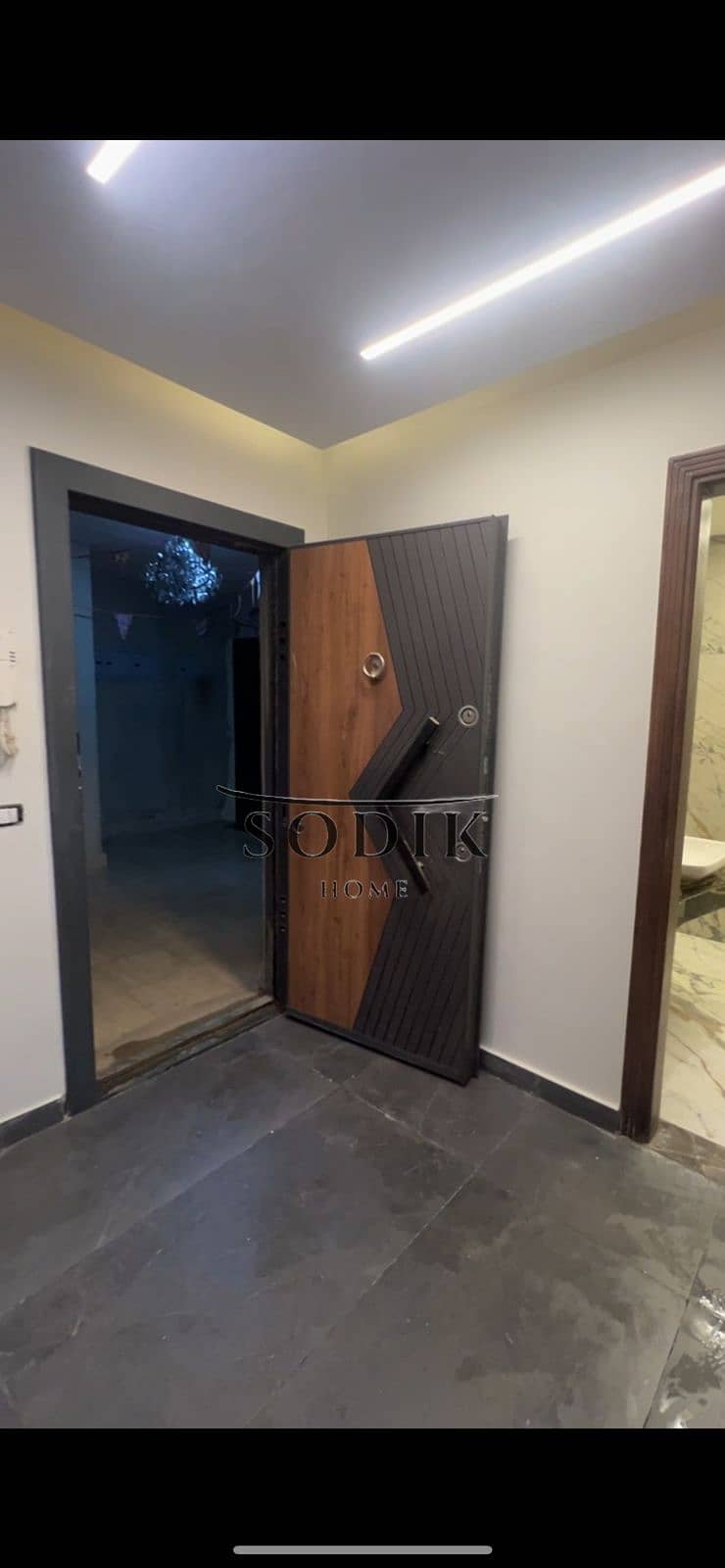 2 b42f3bc4-e454-4d6c-8637-a3028b4bc622. jpg