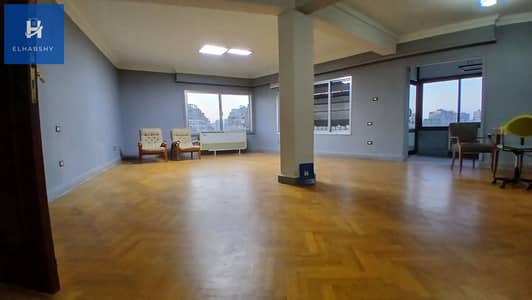 شقة 5 غرف نوم للبيع في المهندسين، الجيزة - شقة للبيع في الدقى 290م فى شارع فينى الرئيسى و كأنك فى الزمالك ( تشطيب مجدد ) .  (1). jpg