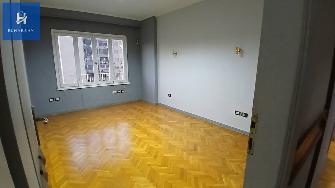 6 شقة للبيع في الدقى 290م فى شارع فينى الرئيسى و كأنك فى الزمالك ( تشطيب مجدد ) .  (6). jpg