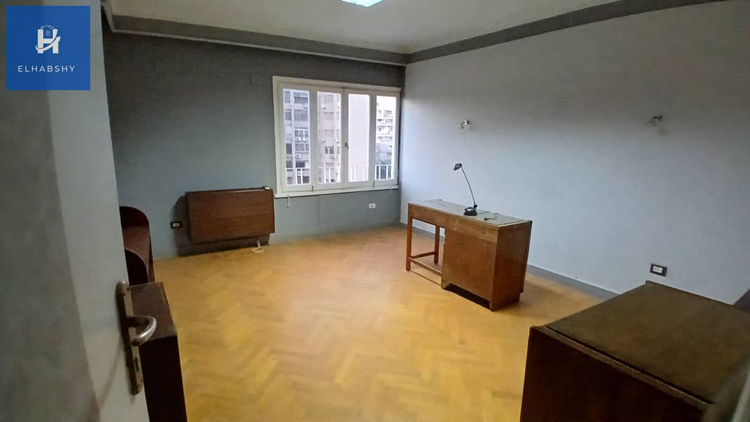 7 شقة للبيع في الدقى 290م فى شارع فينى الرئيسى و كأنك فى الزمالك ( تشطيب مجدد ) .  (7). jpg