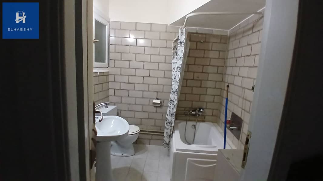 8 شقة للبيع في الدقى 290م فى شارع فينى الرئيسى و كأنك فى الزمالك ( تشطيب مجدد ) .  (8). jpg