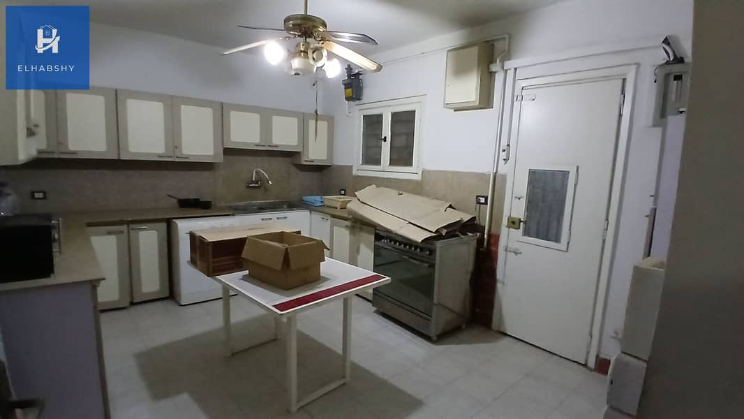 9 شقة للبيع في الدقى 290م فى شارع فينى الرئيسى و كأنك فى الزمالك ( تشطيب مجدد ) .  (9). jpg