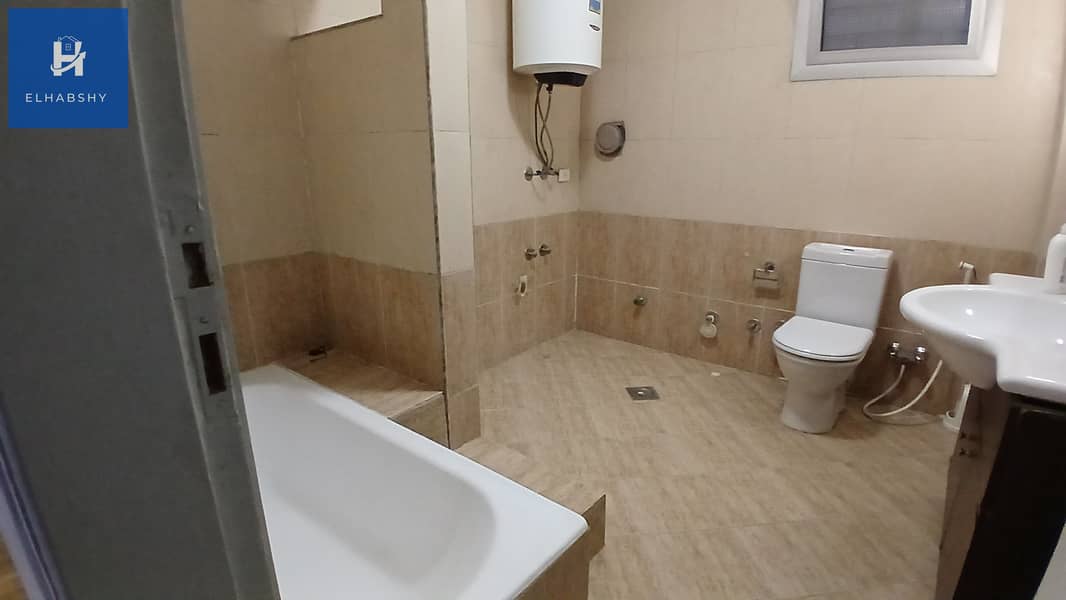 12 شقة للبيع في الدقى 290م فى شارع فينى الرئيسى و كأنك فى الزمالك ( تشطيب مجدد ) .  (12). jpg