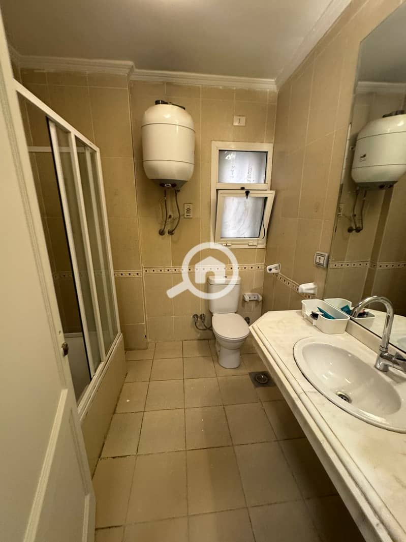 6 b97f261d-1f47-421d-bf59-1c139330034d. jpg