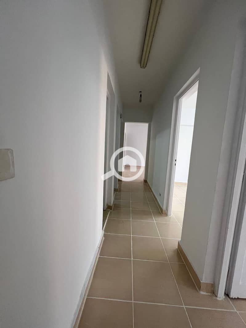 7 8202cdb8-c0fd-4b2b-8f04-6b37c210b9bc. jpeg