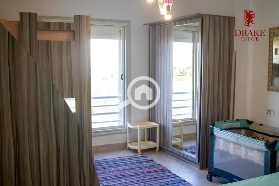 21 f00ddb0f-c958-4395-95bf-7f24e54f1e5b. jpg