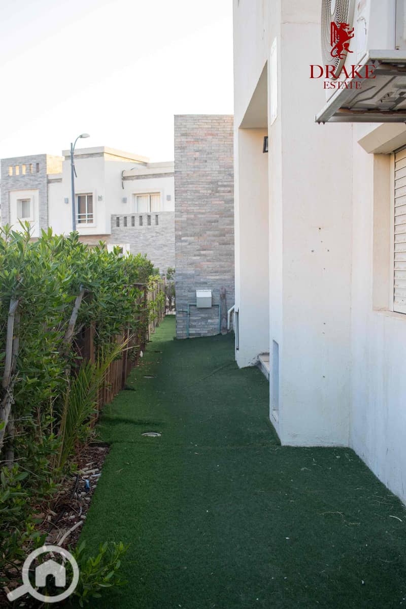 25 09855388-abc9-4bf7-84e6-1307e7bdb1db. jpg