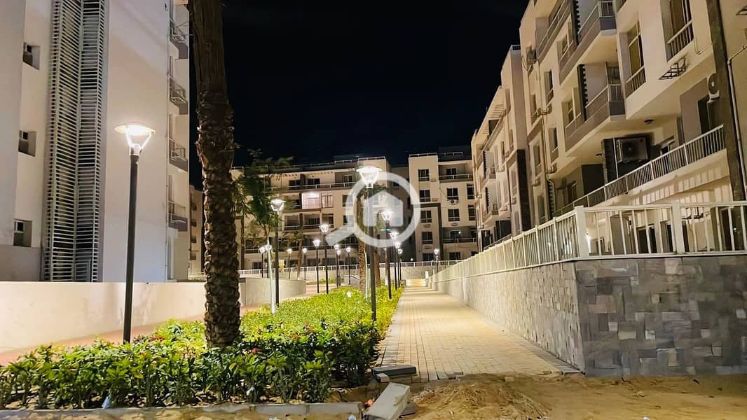 10 81a7a529-eb33-4fec-8a23-c98b770dbd27. jpg