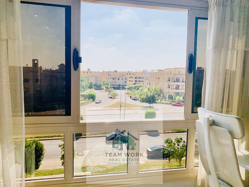 2 4d8cdcbb-dfd6-4570-b7ae-a3e8ed5f3e31. jpg