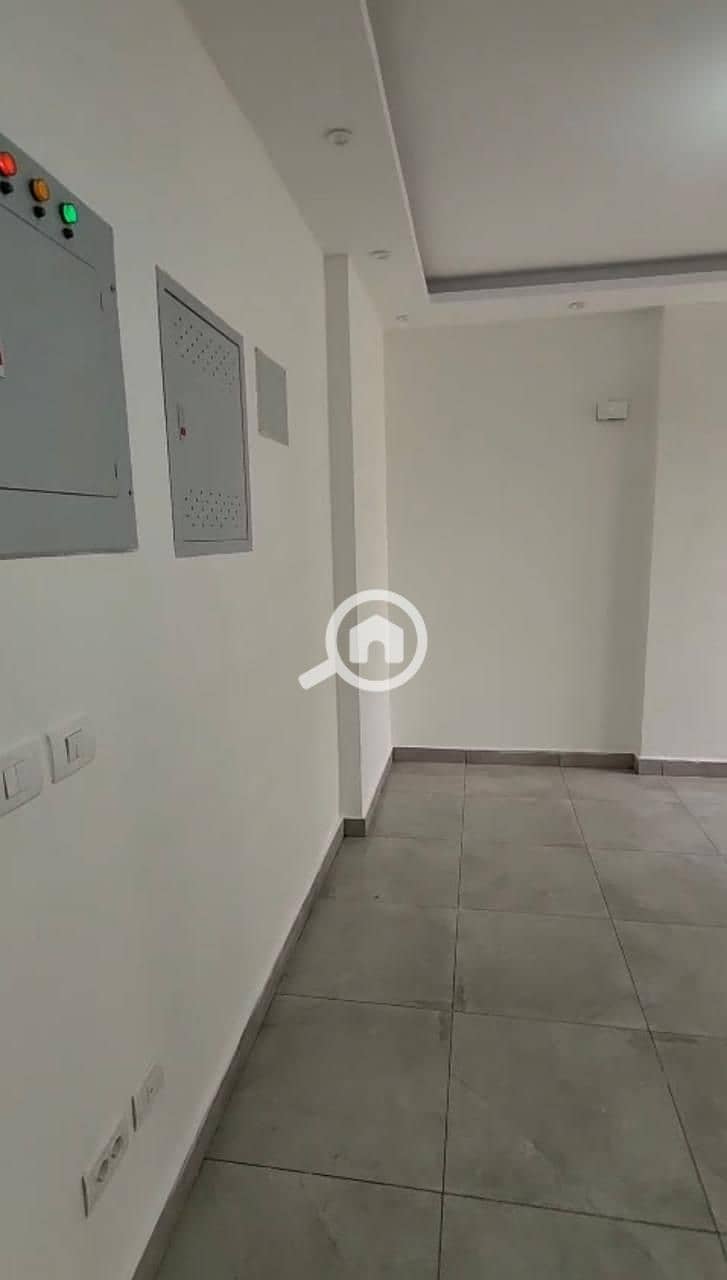 3 4c5109f5-43cb-49c8-8849-adea2724fec0. jpeg