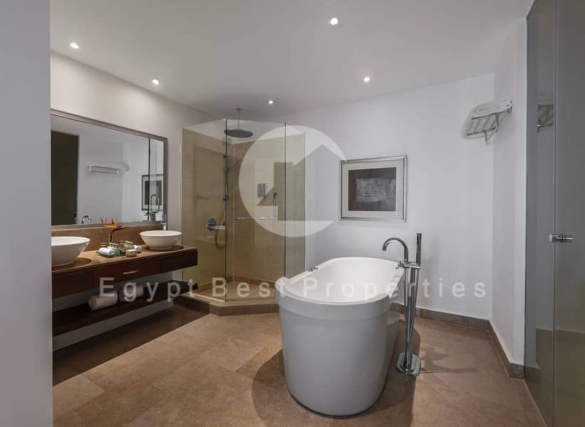 10 d8458eef-0d95-451e-ad0b-513bf6a31b9b. jpeg