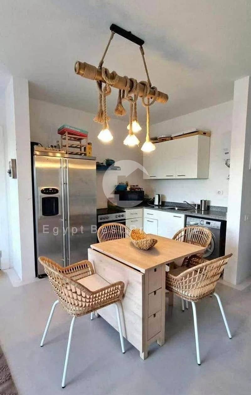 12 e1d9f55d-8fc4-49e9-a848-5a1c8d8128fe. jpeg