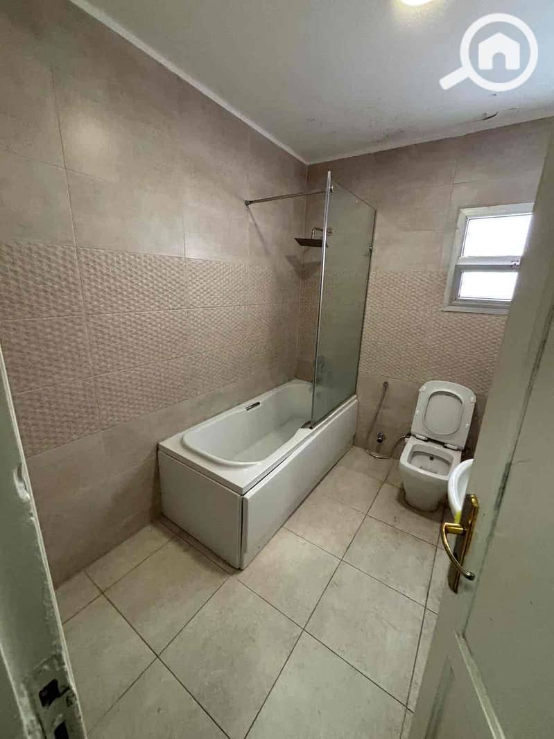 12 0a812f84-0c06-4336-b8e6-7cdcd6bcfa1a. jpg