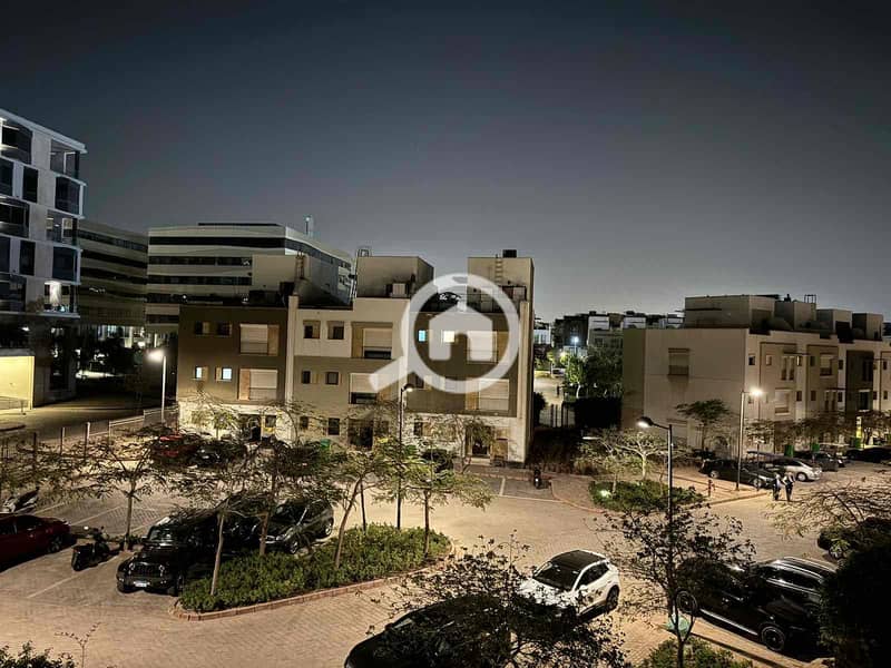 12 b1187c08-9e69-4cf4-8034-166fcf124f8b. jpg