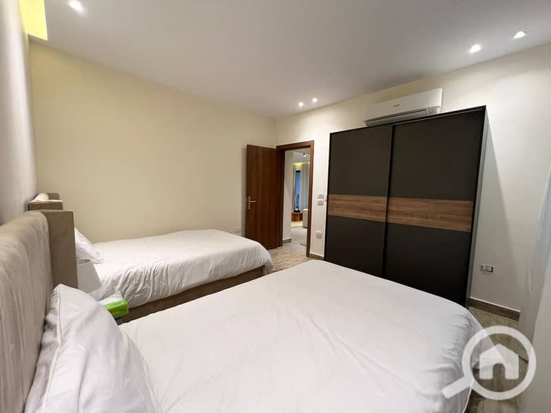 7 7f560e2a-fd8d-438b-ab81-fa9a7e1d9753. jpg