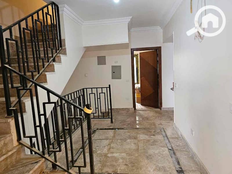 10 37b49c4e-a452-40d9-9f4a-66f727013bbb. jpg