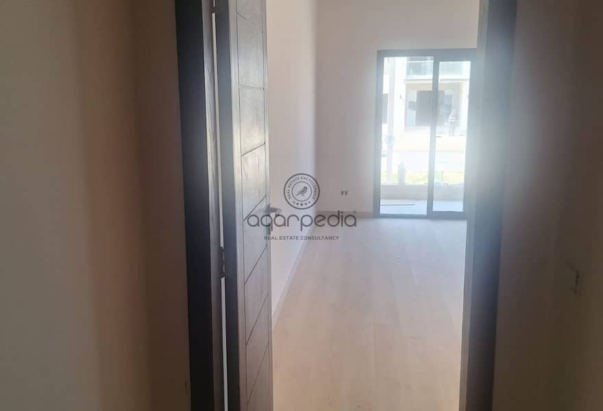 10 fc03f4fd-0509-44e9-b3a2-12bb54cbea68. jpg