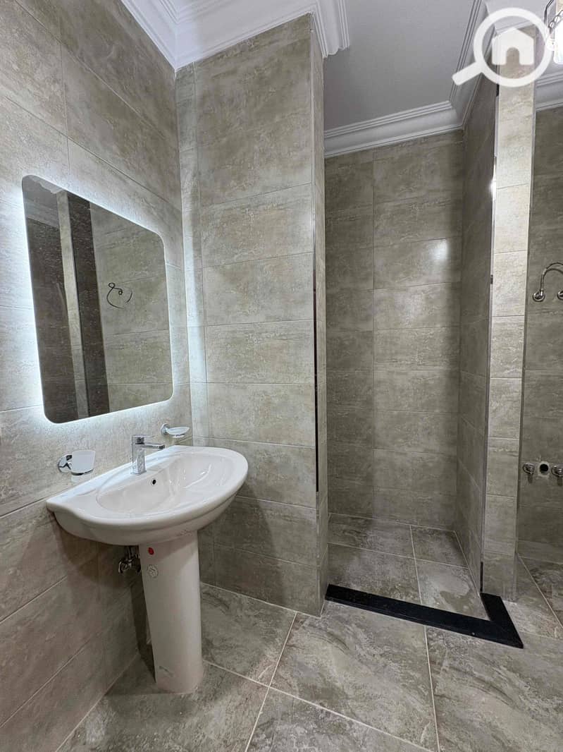 8 7b5e76e2-cd12-4190-aa08-7606828feec6. jpg