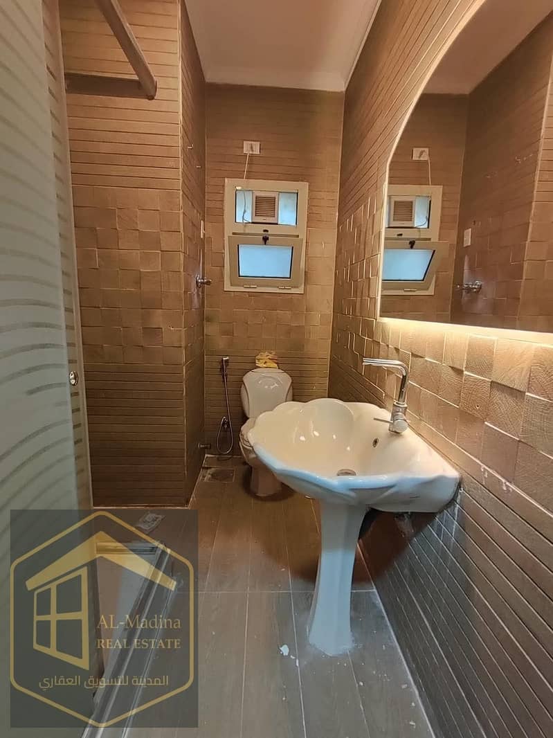 8 WhatsApp Image 2025-12-03 at 14.20. 14 (2). jpeg