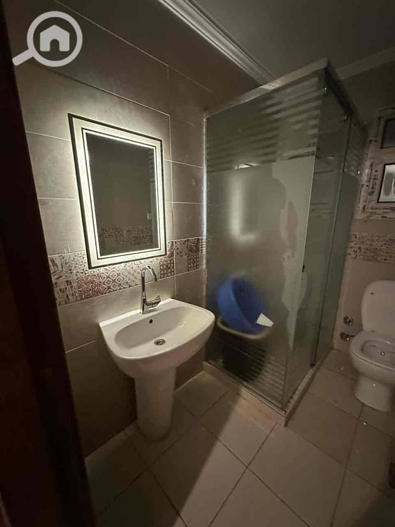 8 c4afb52d-4eb6-4242-9bde-25d59ed4b829. jpg