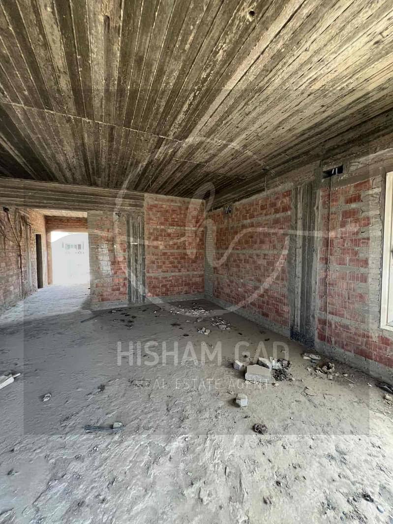 6 fed00e85-2fef-4eb9-8692-e0a52b3f1950. jpg