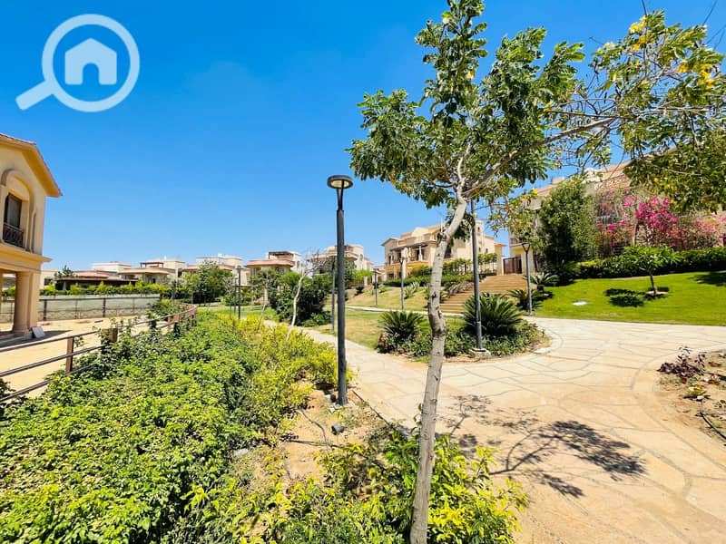 17 f499952a-1046-4a4b-a70b-6a7c79b3c440. jpg