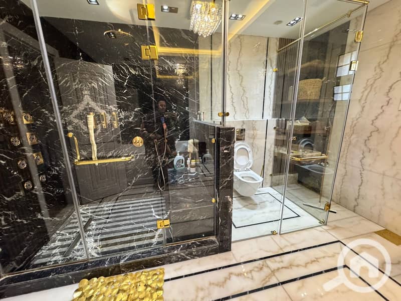 4 002a337d-914b-4598-8b30-d68e84d40094. jpeg