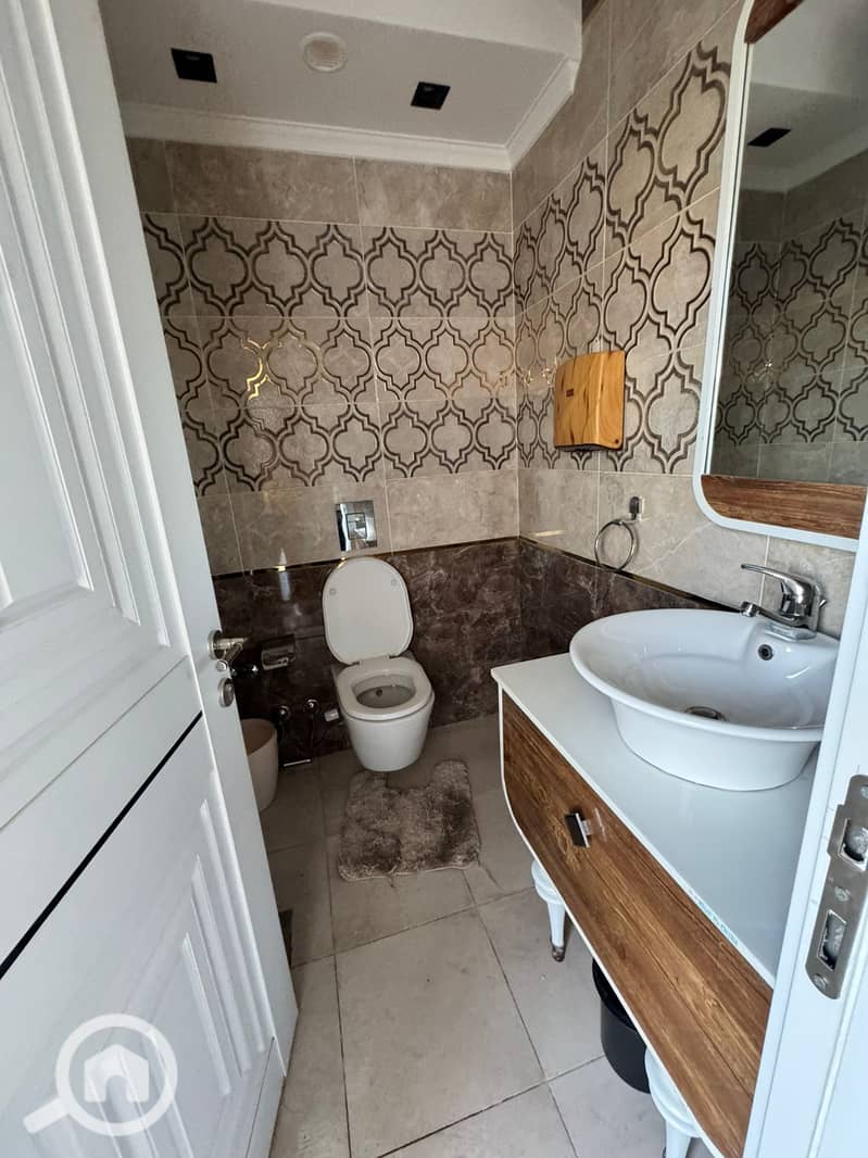 18 1a71bbcf-82ec-4683-92e2-5679fbe8b322. jpeg