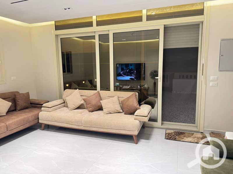 3 f032e004-cc0c-41c6-a65c-df129eacd088. jpg