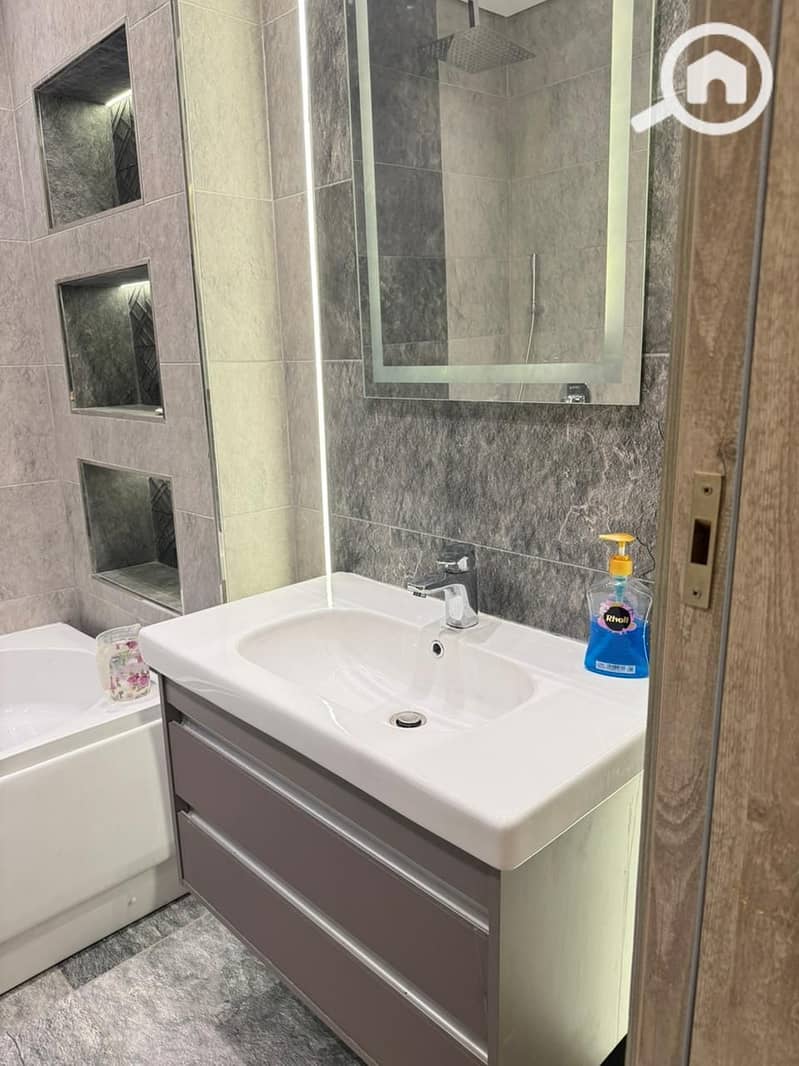 4 99e80241-5473-4da0-978a-ab1cd9fb3000. jpg