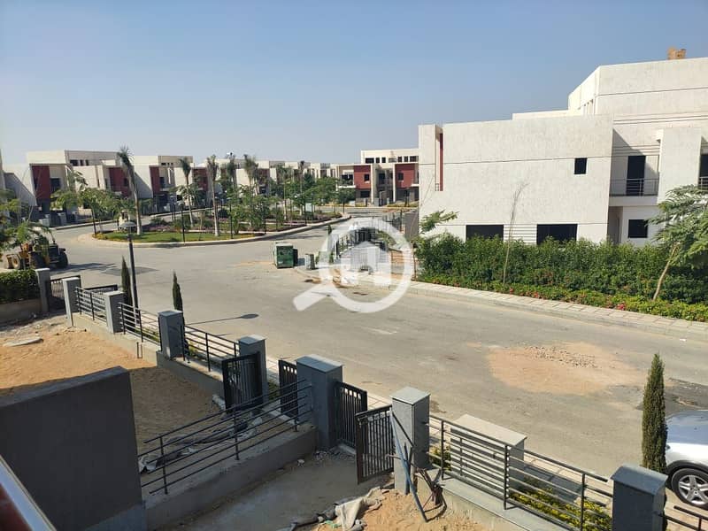 4 cf0335ca-cd3e-4baa-816e-2e22d576c636. jpg