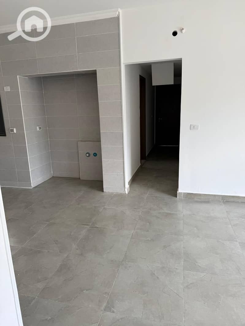 2 8c381425-b994-4978-af84-fa3d100a2564. jpg